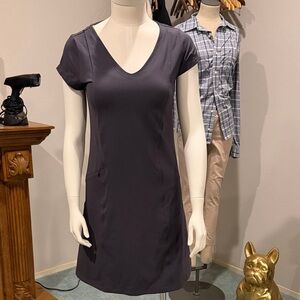 Toad&Co Women's Short Sleeve V-Neck Shift Dress in Charcoal blue - size small